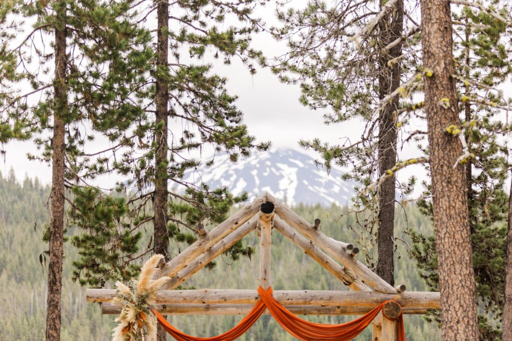 Ceremony sites with mountain views in Bend Oregon